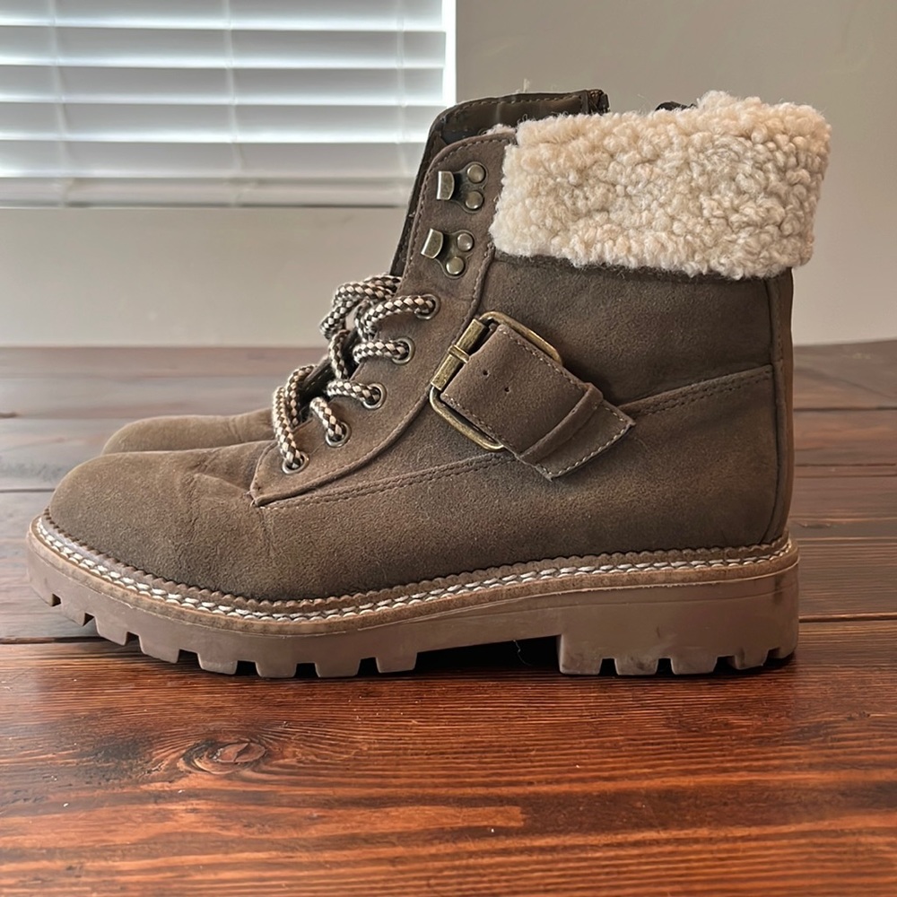Universal Thread sherpa lined winter boots